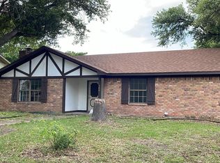 300 Cedarwood Ln, Hewitt, TX 76643