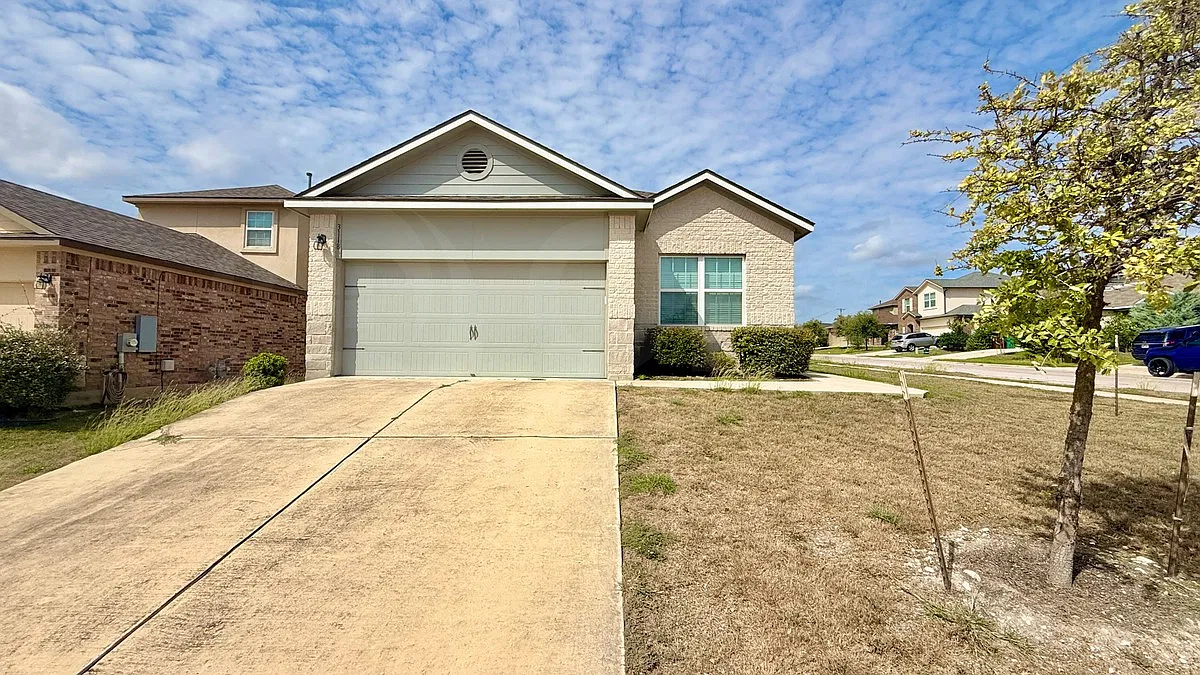 3 bed, 2.0 bath, 1706 sqft, $2,350 — Photo 1