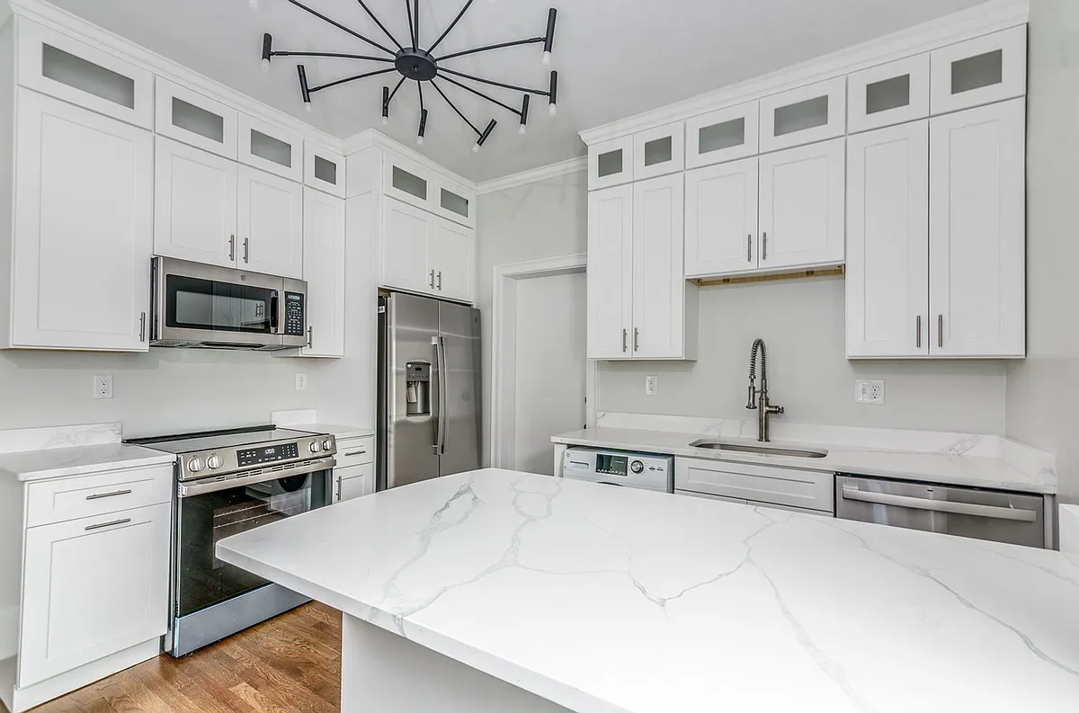 Building Photo - 369 Tappan St #6