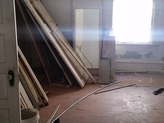 3rd image of 208 S Pearl St
