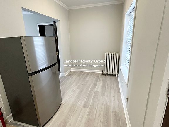 3rd image of 7637 N Rogers Ave #3W