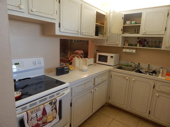 5th image of 2534 Garden Dr S APT 107
