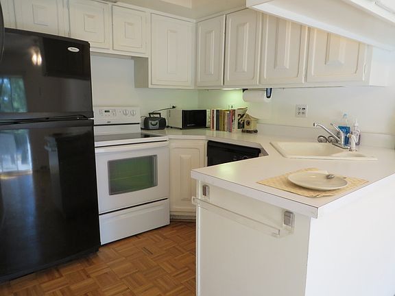 4th image of 1865 Tanglewood Dr Unit B