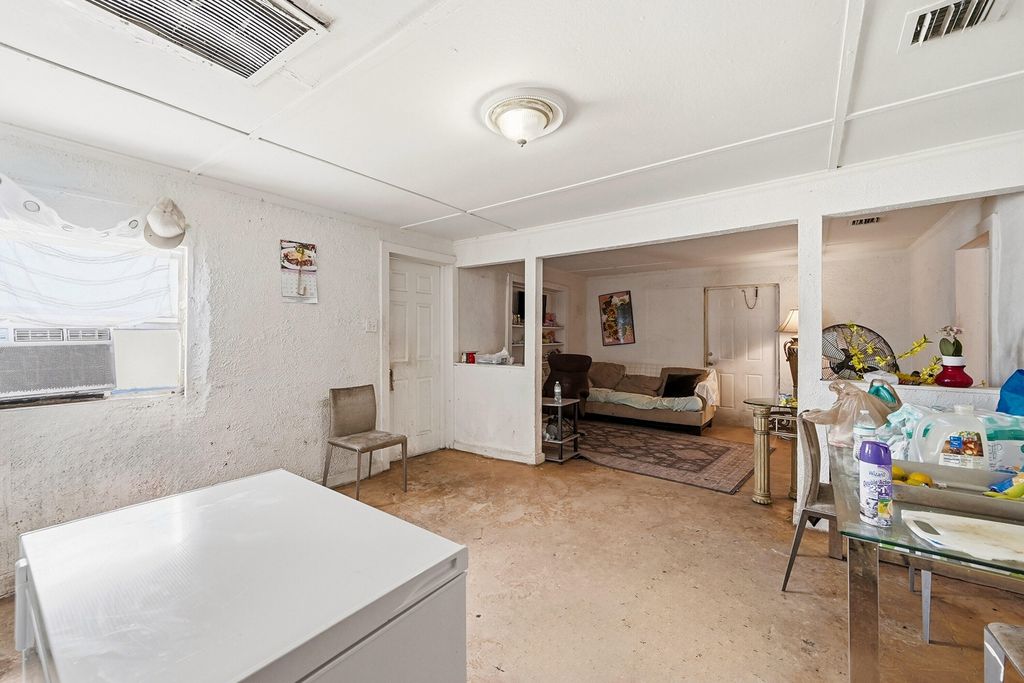 700 SW 8th Street, photo 9