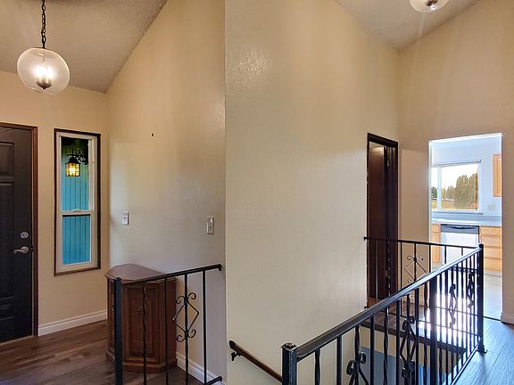 4th image of 716 N Cascadia Park Dr