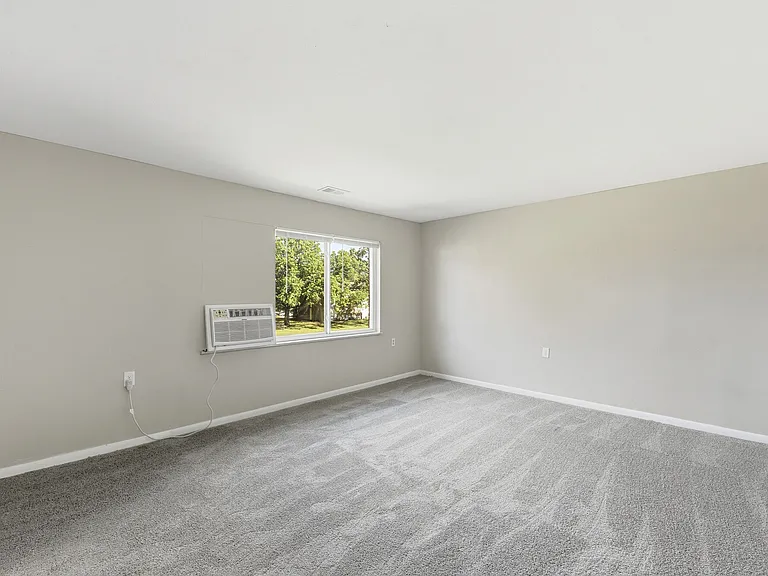 Pin Oak Manor Apartments — Photo 19
