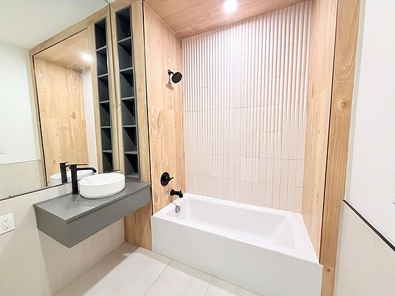 5th image of 422 Arlington Ave #48E