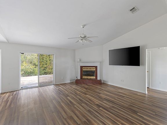 3rd image of 450 Jillian Dr