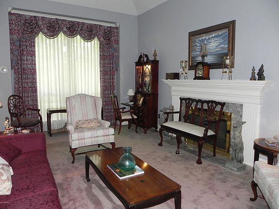 3rd image of 7640 Woodridge Cir
