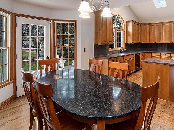 5th image of 103 W Ironwood Ln