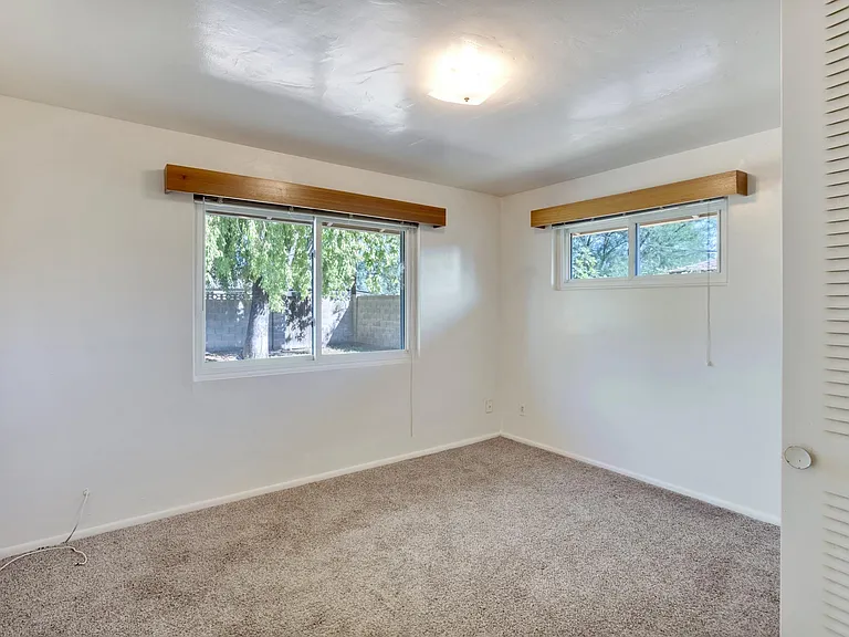 5041 N 13th Ave — Photo 12