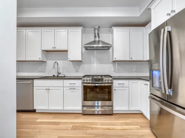 120 Moore St #206, Boston, MA 02128