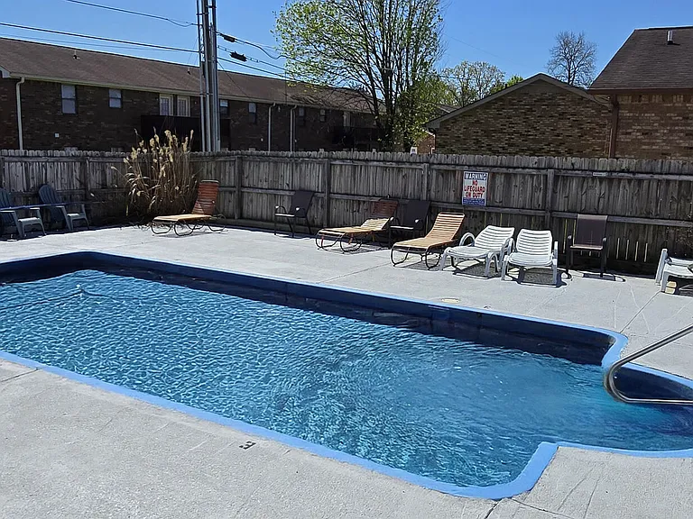 Willow Tree Apartments — Photo 16