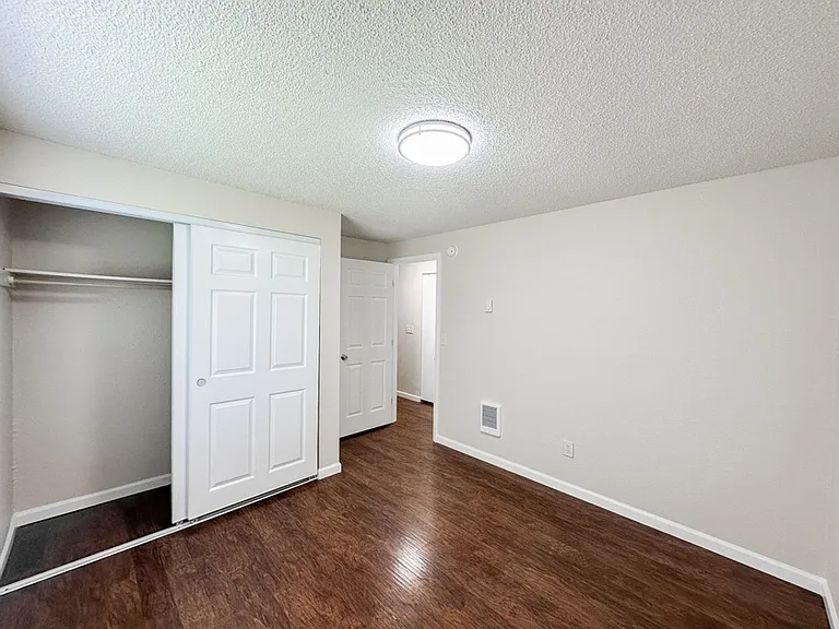 Whitman Park Apartments — Photo 40