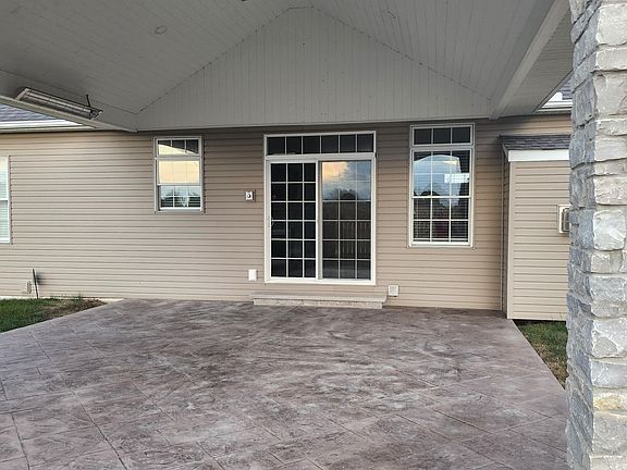 5th image of 113 Douglas Dr