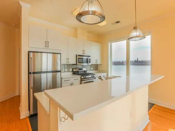 10 Main Street image 3 of 23