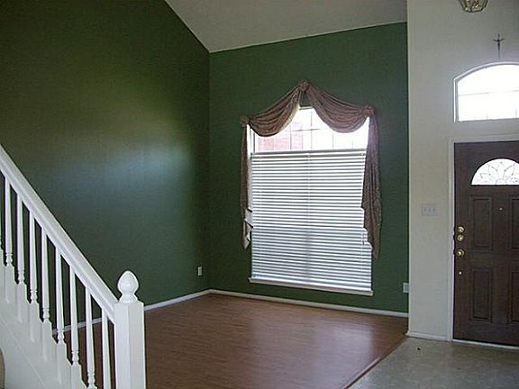 3rd image of 122 Southampton Dr