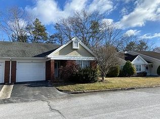 29 Glen Dr, Ridge, NY 11961