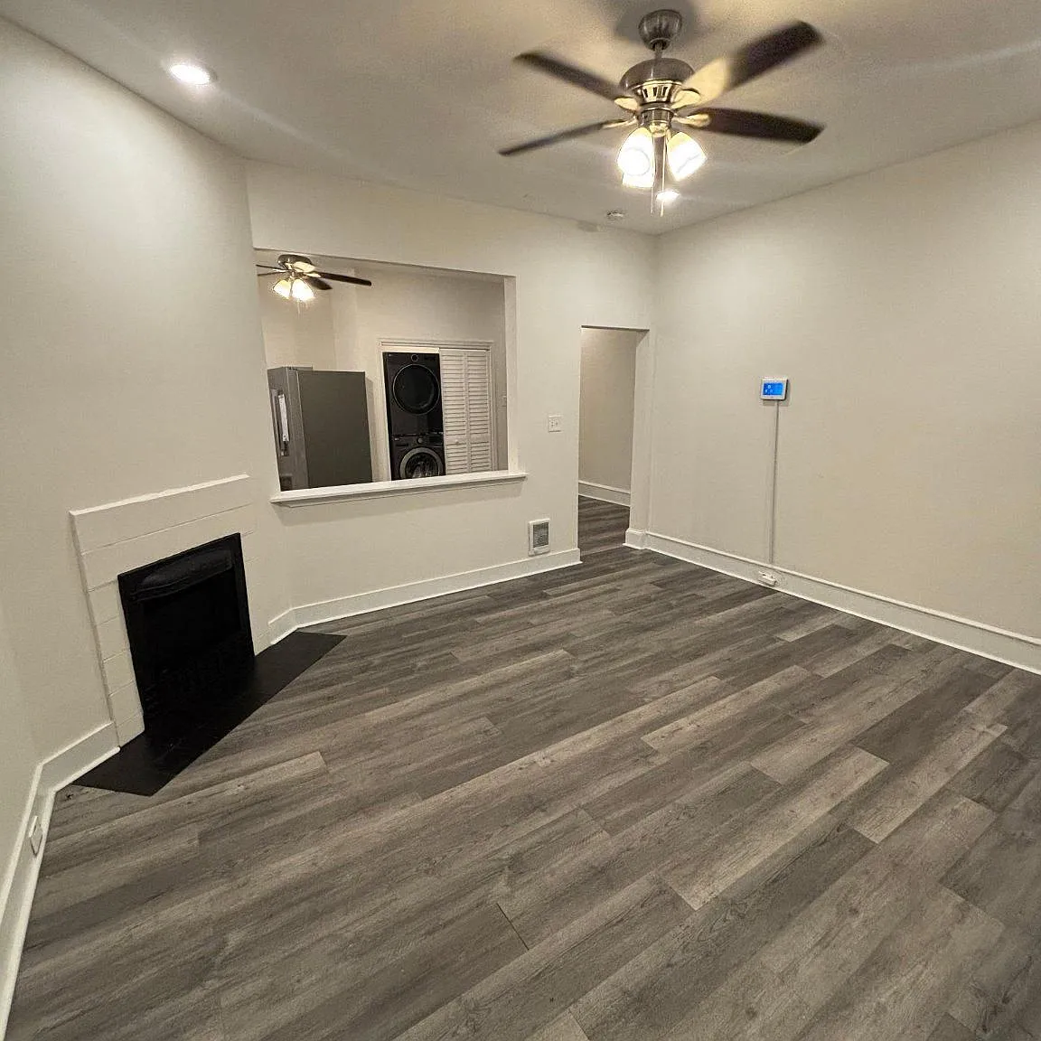 3 bed, 3.0 bath, 2600 sqft, $1,980 — Photo 2