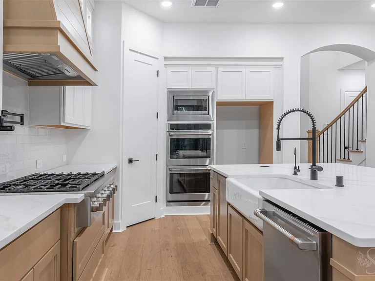4318 Driftrose Dr — Photo 14