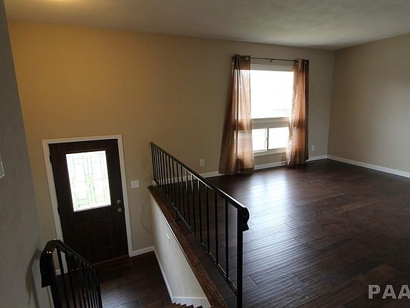 4th image of 2429 W Carriage Ln
