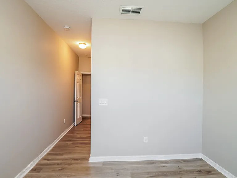 1310 E 10th St — Photo 12