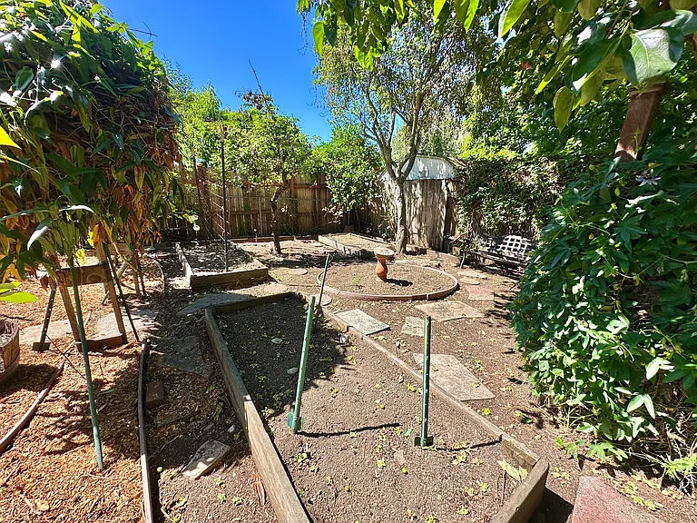 11 Hillview Ave — Photo 16