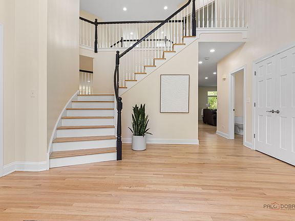 4th image of 22904 N Ridgewood Ln