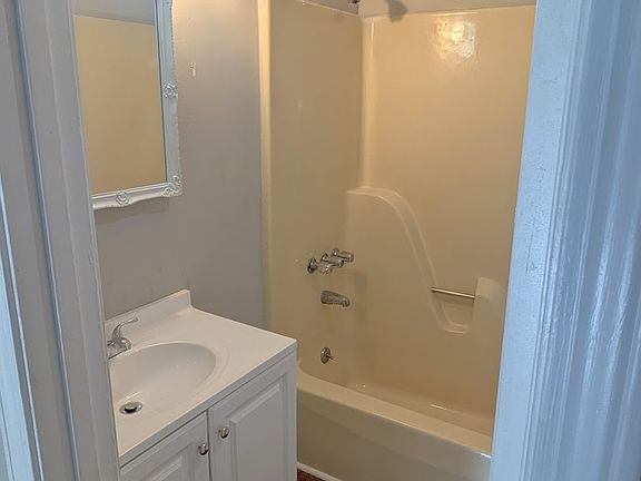 5th image of 395 Spring St SW