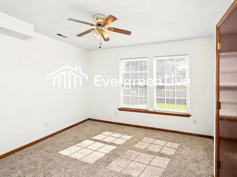 1417 Martin Ave — Photo 7