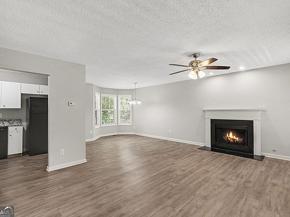 4th image of 303 Ivy Terrace Dr