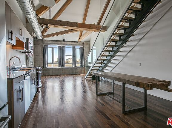 2nd image of 530 S Hewitt St #529