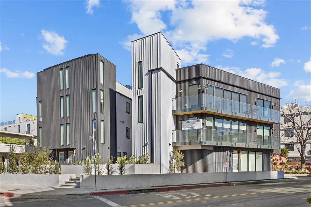 1 bed, $2,995 — Photo 1
