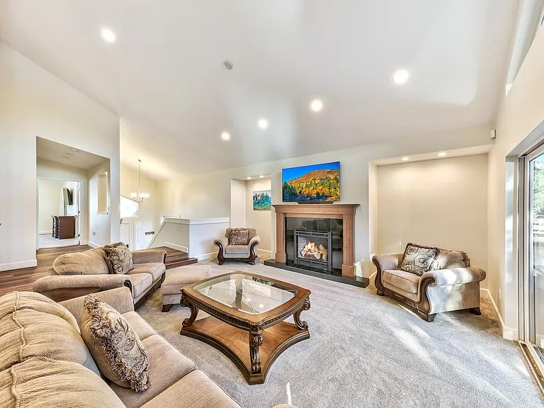 1661 Venice Dr — Photo 5