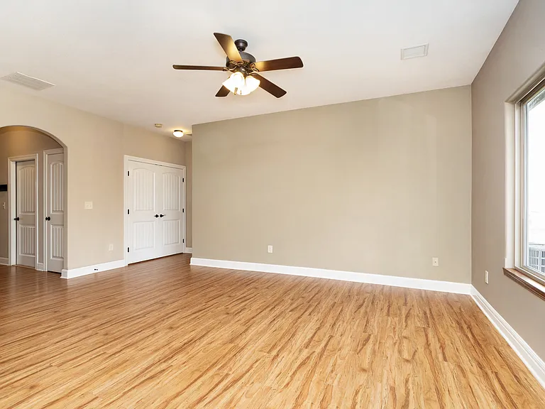 913 Dagen Ln — Photo 17