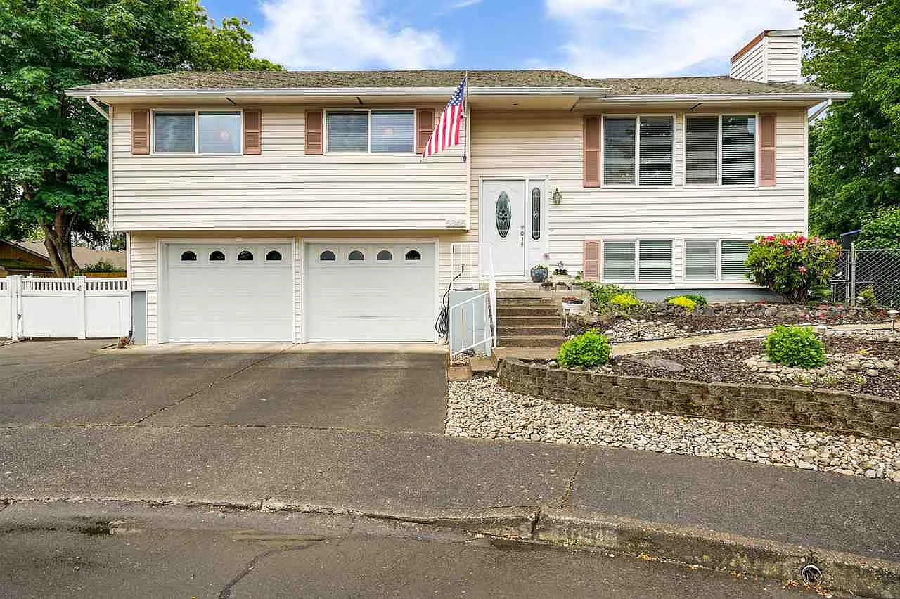 5645 Takelma Ct NE photo 1