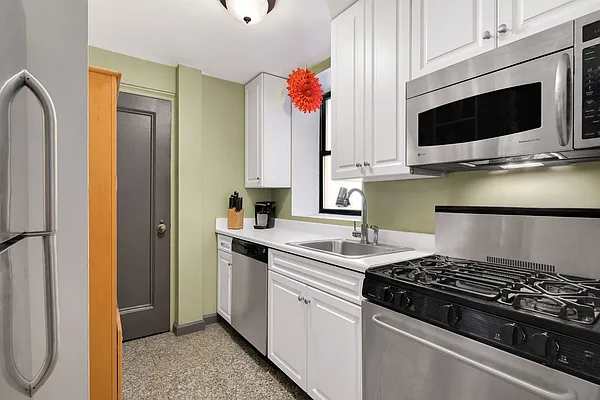 Rented by Compass | media 27