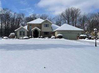 134 Lakecrest Blvd, Hinckley, OH 44233