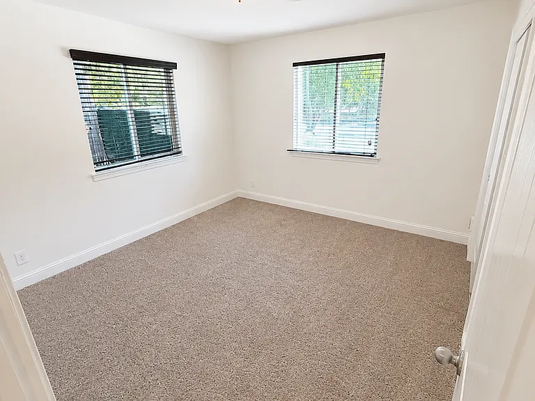 3682 Bay Ave — Photo 10