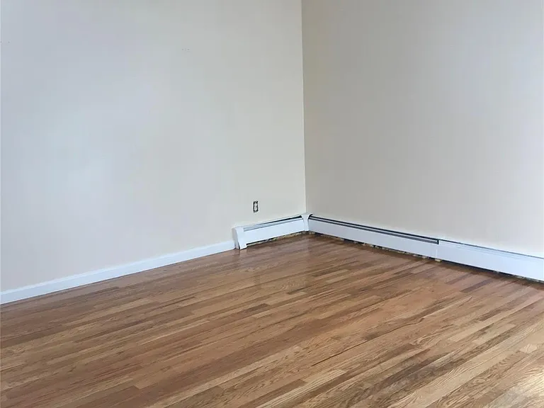 8 Locust St — Photo 10