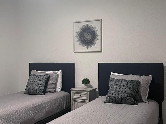 4th image of 5501 Oakbriar Cir #5501
