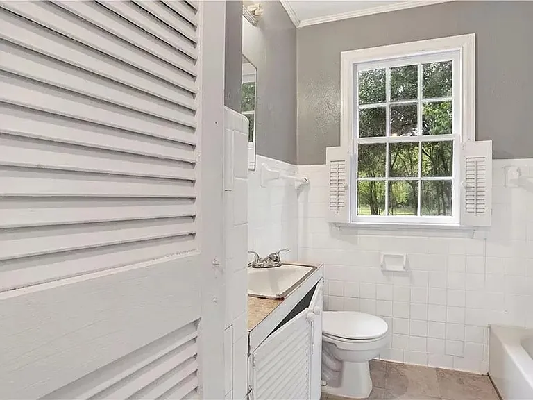 2103 E Victory Dr — Photo 18
