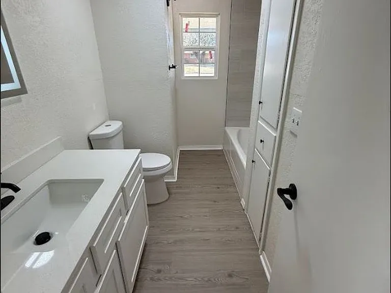 221 NE 61st St — Photo 16
