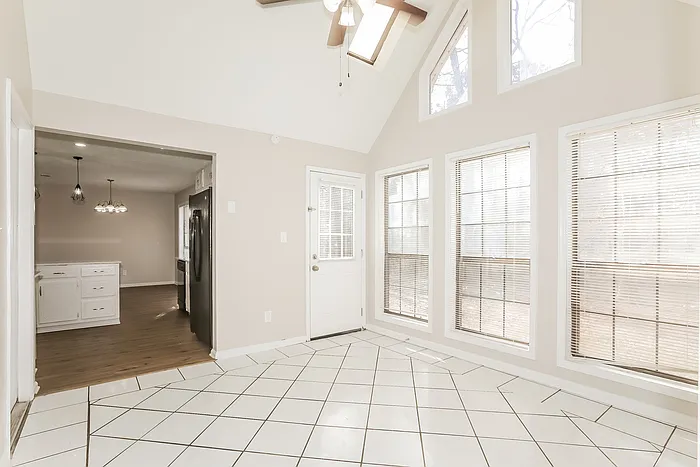 945 Sideline Ct — Photo 7