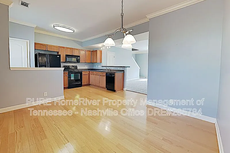 2 bed, 2.5 bath, 1332 sqft, $1,765 — Photo 2