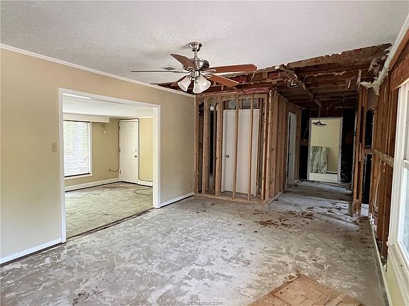 4th image of 1120 Ashburn Ave