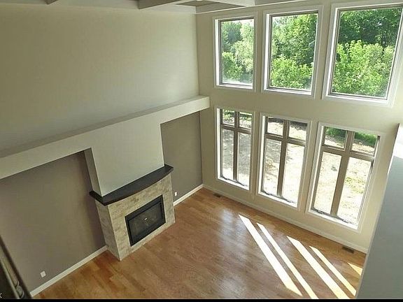 4th image of 6995 Woodlands Ln