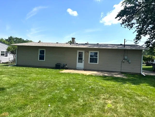 1352 Crestwood Dr — Photo 18