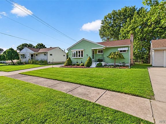 3rd image of 22 Mitchell Dr