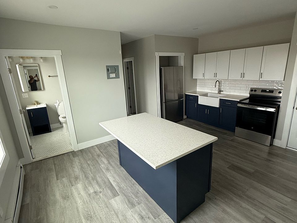 1st image of 217 High St #3
